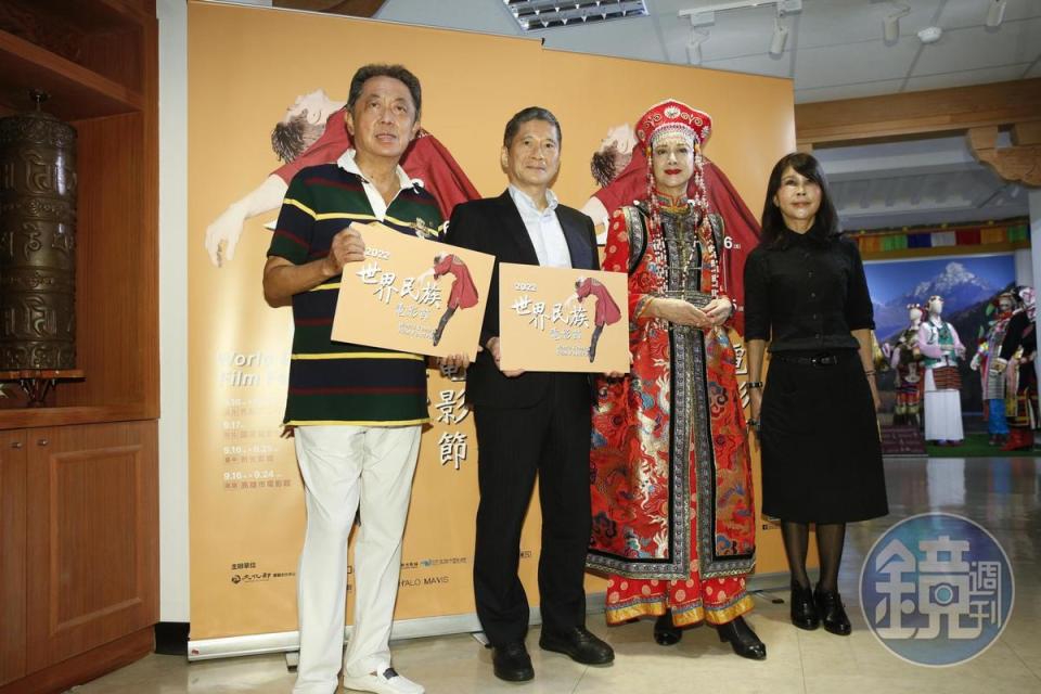 文化部長李永得與朱延平、湯蘭花、蒙藏文化中心主任高玉珍一同出席記者會。