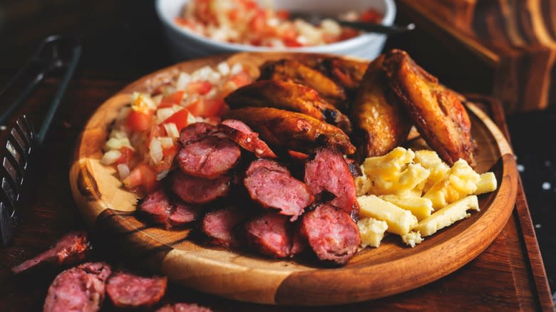 Churrasco piled on a plate