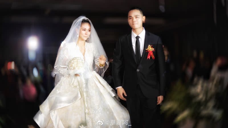 ▲張恒遠（右）與畢夏去年才結婚，如今已天人永隔。（圖 ／畢夏微博）