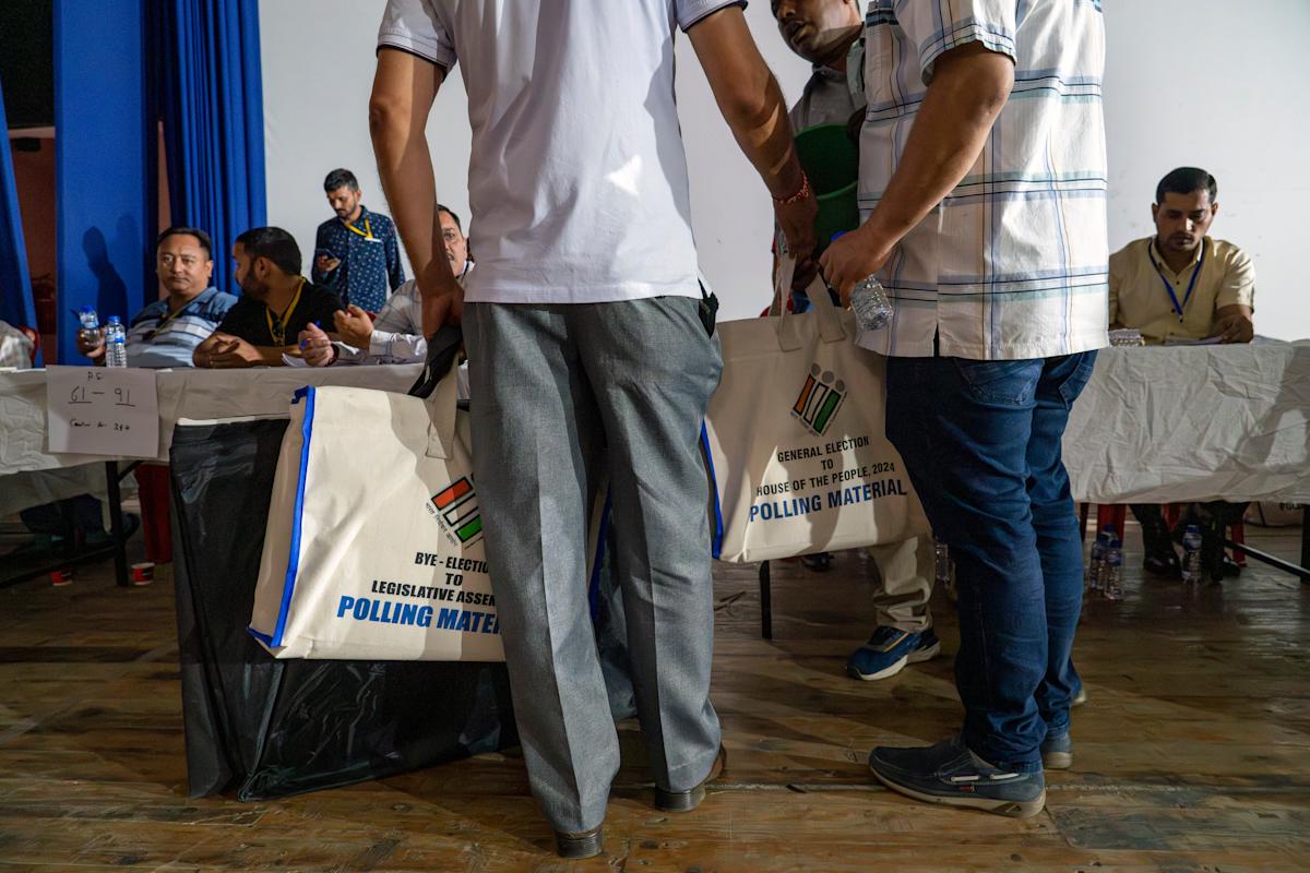 Pemungutan suara dimulai dalam putaran terakhir pemilihan India, sebuah referendum tentang satu dekade kekuasaan Modi.