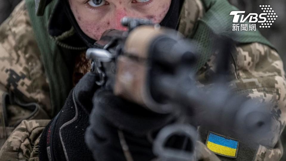 由於烏克蘭新訓教官無法訓練出合格的新兵戰士，所以軍方必須轉向北約求援。（圖／達志影像路透社）