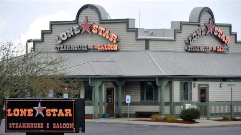 Lone Star Steakhouse exterior with burned out lights