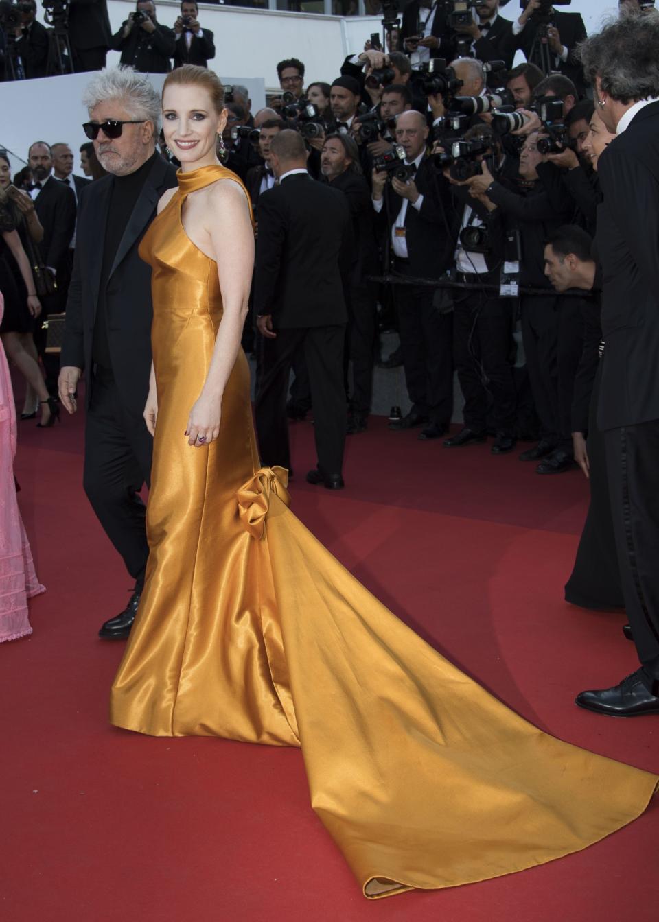 <p>Schauspielerin Jessica Chastain sitzt in der diesjährigen Jury des Festivals und ist somit ein vielgesehener Gast auf dem roten Teppich. Bei der Jubiläumsfeier erschien sie in einem pompösen Kleid von Armani Privé. (Bild: AP Photo) </p>