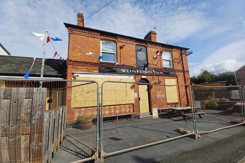 Exeter's Wonford Inn is now fenced off and boarded up -Credit:DevonLive