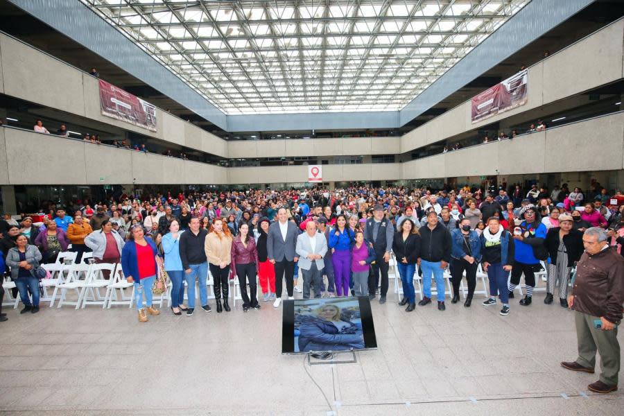 Alcaldesa Montserrat Caballero entrega créditos a emprendedores de Tijuana 