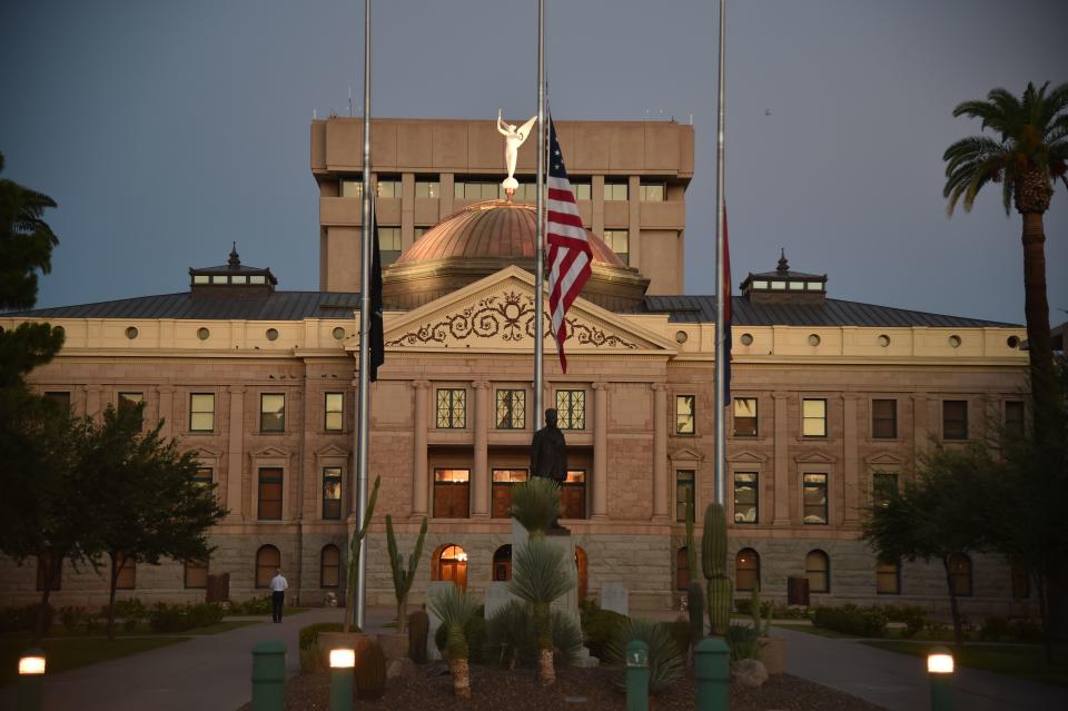 <p>An early morning view before the casket of Senator John McCain is carried by members of the Arizona National Guard to the Arizona State Capitol Rotunda where he will lie in state, Aug. 29, 2018 in Phoenix, Ariz. (Photo: Robyn Beck/AFP/Getty Images) </p>