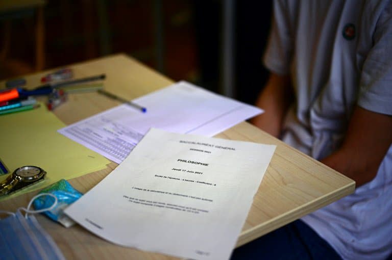 Au lycée Hélène Boucher à Paris, sujet du baccaulérat de philosophie tombé le 17 juin 2021 - MARTIN BUREAU © 2019 AFP