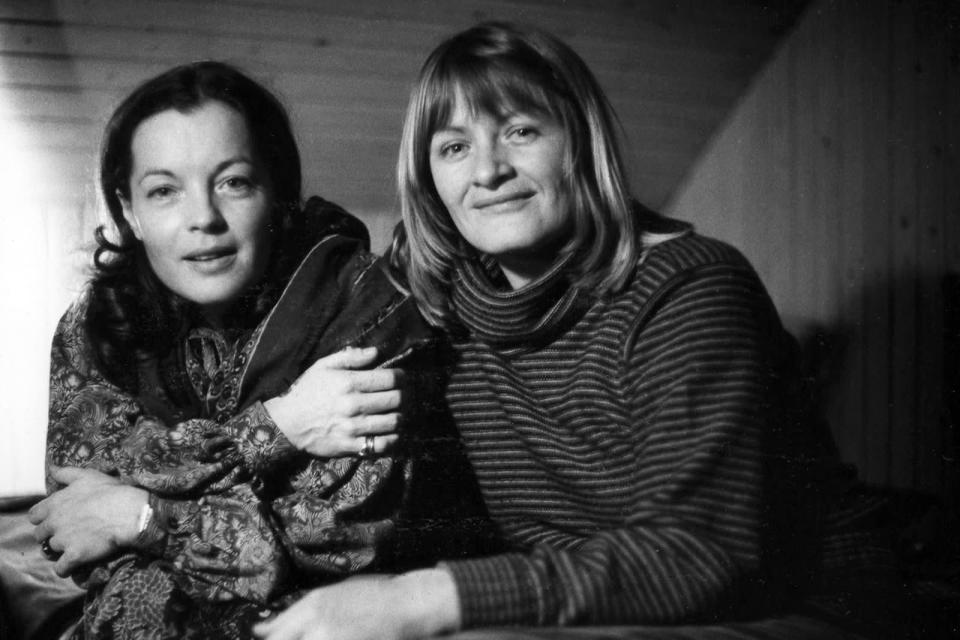 Sechs Jahre vor ihrem Tod gab Romy Schneider der deutschen Feministin und Publizistin ein Interview, aus deren vertraulichen Passagen Alice Schwarzer (rechts) später zitierte. "Sie war ein extrem zerrissener Mensch", erinnerte sich Schwarzer. (Bild: ARTE / Gabriele Jakobi / Bons Clients)