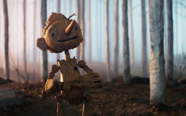 Kurz nach einer &quot;Pinocchio&quot;-Neuverfilmung von Disney startet nun eine weitere, diesmal aber ziemlich düstere Adaption des Märchens im Kino: &quot;Guillermo del Toros Pinocchio&quot;. (Bild: Netflix 2022)