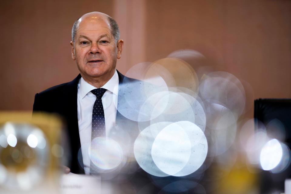 German chancellor Olaf Scholz is currently on a visit to South America, aiming to foster good trade relations for the supply of lithium (AP)