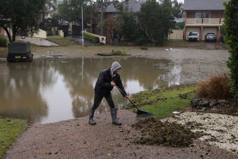 Flooding from heavy rains affects western suburbs in Sydney