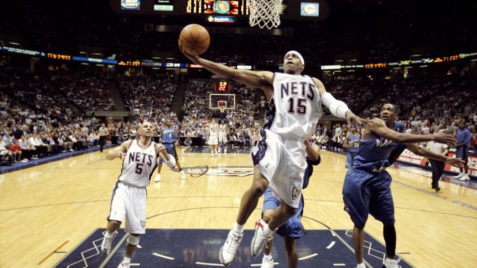 New Jersey Nets' Vince Carter goes to the net during a game 