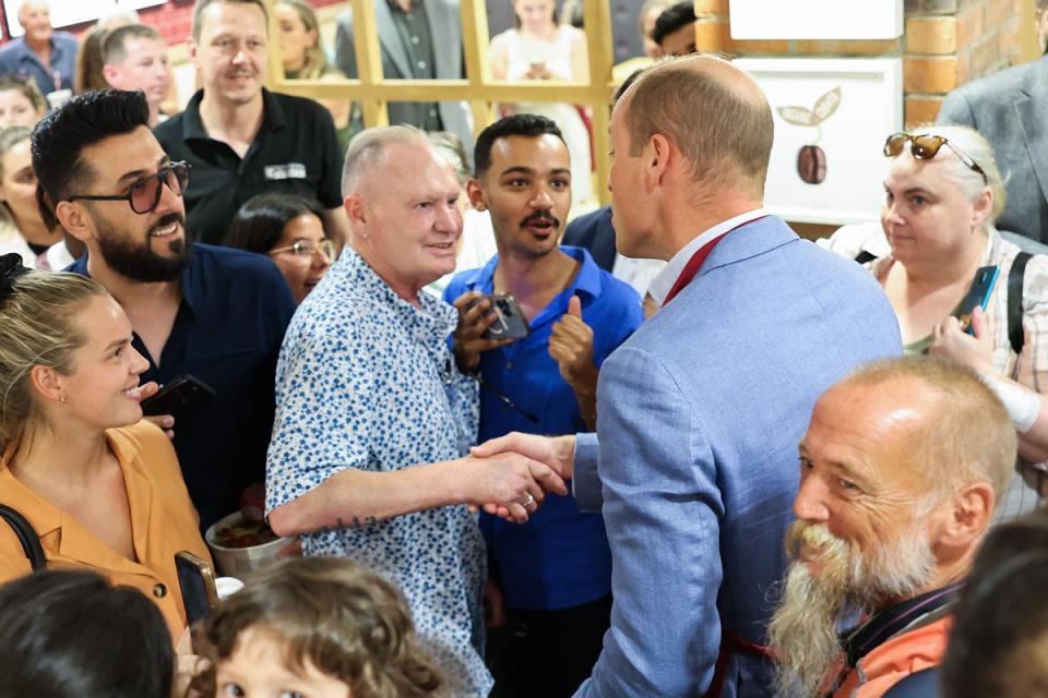 Prince William with Paul Gascoigne during a visit to a Pret A Manger in Bournemouth (Chris Jackson / PA)