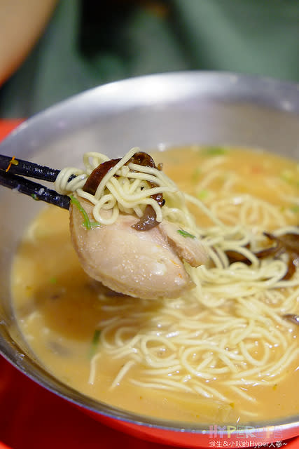 豚骨Mr 拉麵（絆） －　來中壢也要吃上一碗熱呼呼的拉麵，正宗日本人開的唷