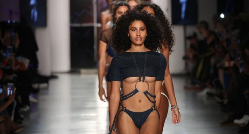 Models, angeführt von Transgender-Model Leyna Bloom, auf dem Laufsteg für die Chromat Frühjahr/Sommer 2018 Show bei der New York Fashion Week. (Getty Images)