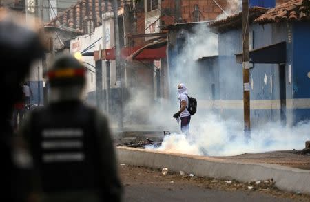 A Venezuelan activist looks on while clashing with security forces in Urena, Venezuela, February 23, 2019. REUTERS/Andres Martinez Casares