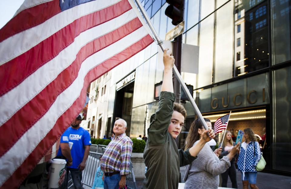 <p>Nr. 9: USA<br>40 Prozent der 18.000 Befragten fanden, dass die USA einen positiven Einfluss auf die Weltpolitik haben. Das sind 24 Prozentpunkte weniger als 2016. (Canadian Press) </p>