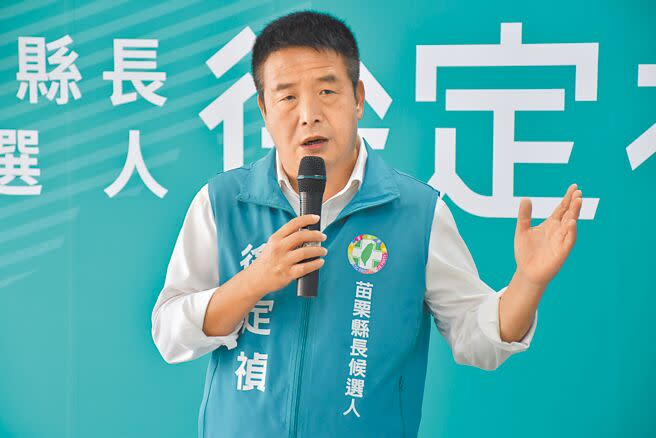 民進黨提名苗栗縣長參選人徐定禎4日批鍾東錦的選情是開高走低。（謝明俊攝）