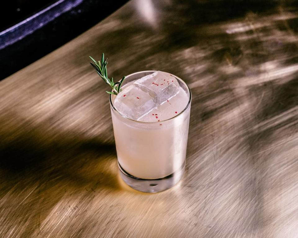 Employees Only’s Besos Calientes blends El Tesoro Blanco Tequila with house-made grapefruit cordial, fresh lime juice and dashes of habanero bitters.