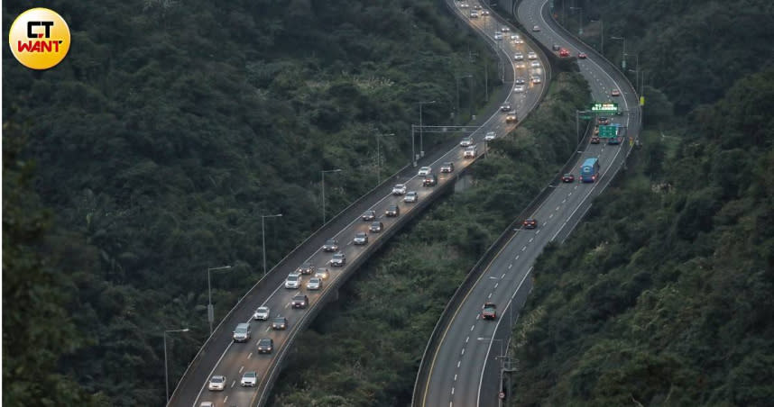 今天是元旦連假最後一天，國道湧收假車潮。（圖／侯世駿攝影）