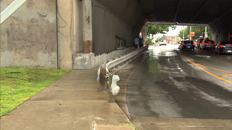 'Rivers and rivers of blood': Montreal cyclist needs 70 stitches after bike path accident