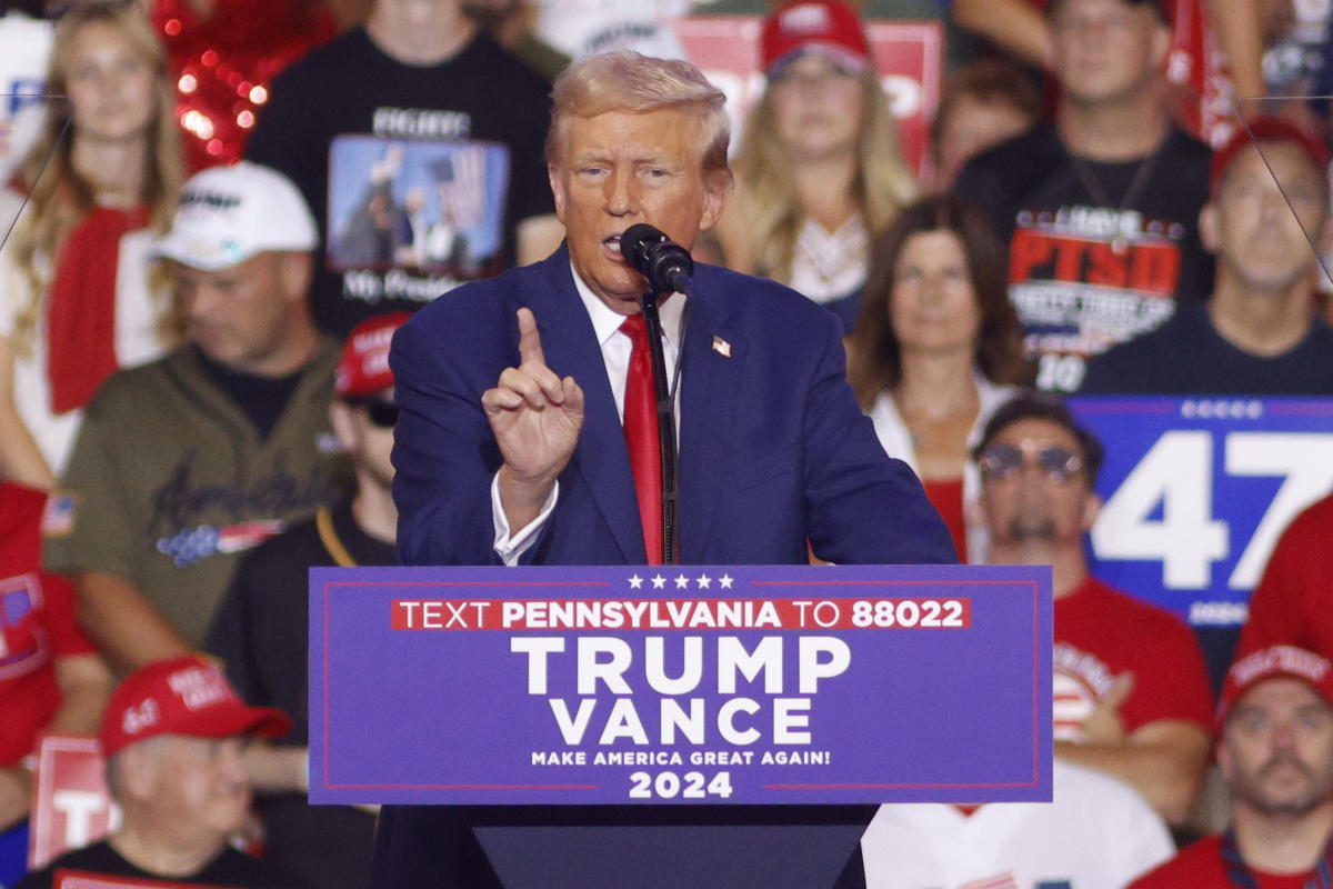 Trump alternates economic speech with personal insults at Pennsylvania rally