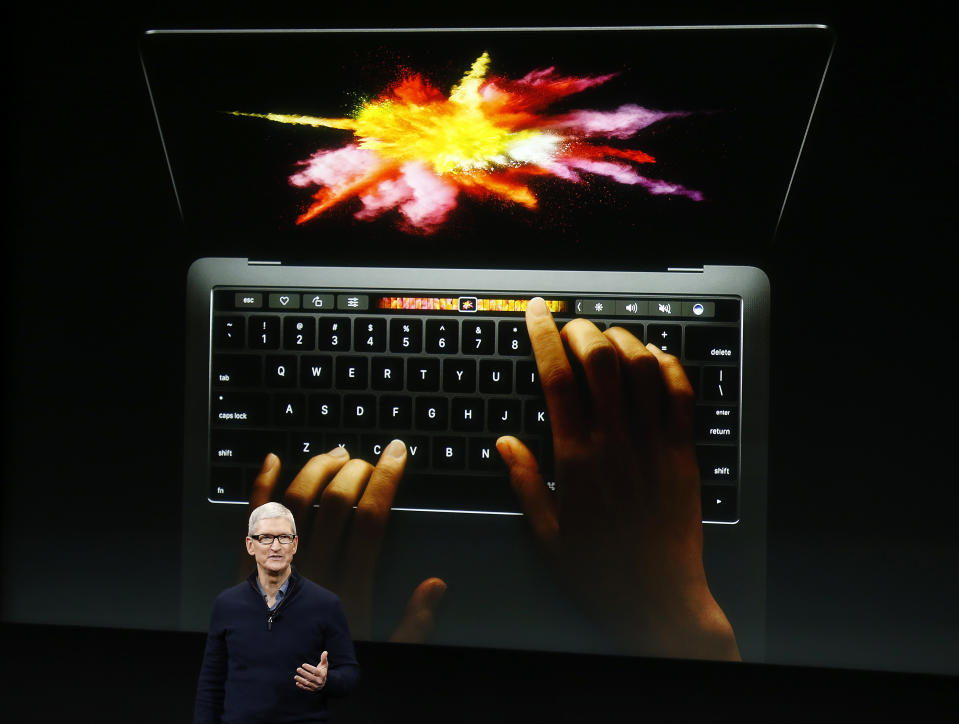 Apple CEO Tim Cook speaks under a graphic of the new MacBook Pro during an Apple media event in Cupertino, California, U.S. October 27, 2016.    REUTERS/Beck Diefenbach   TPX IMAGES OF THE DAY
