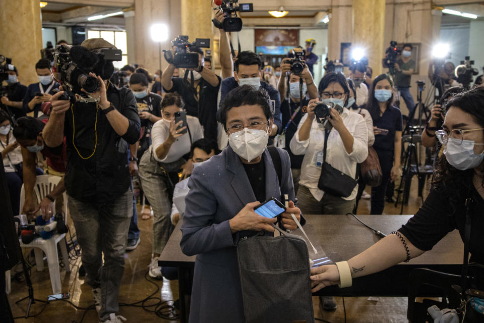 Maria Ressa (center), editor and CEO of Rappler, leaves a regional trial court after being convicted for cyber libel on June 15, 2020 in Manila, Philippines. (Photo: Ezra Acayan/Getty Images)