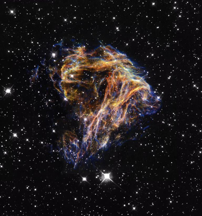 DEM L 190 es un remanente que proviene de una estrella masiva que murió en una explosión de supernova cuya luz habría llegado a la Tierra hace miles de años.