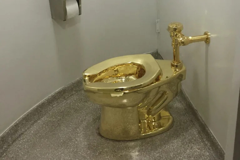 The golden lavatory was stolen from Blenheim Palace in southern England in 2019 (William EDWARDS)