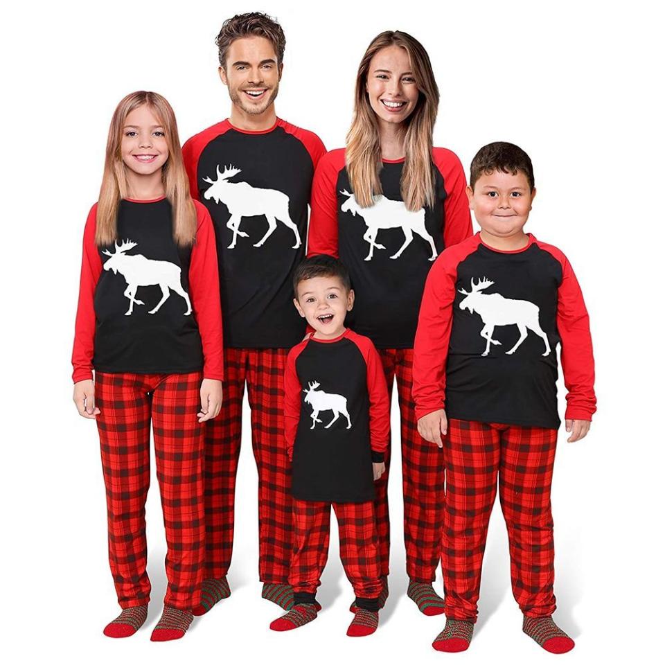 9) Rnxrbb Christmas Family Pajamas Matching Sets