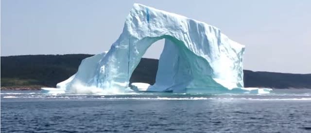 Couple Captures Dangerously Close Iceberg Collapse On Video [VIDEO]