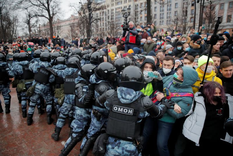 Navalny supporters protest his arrest