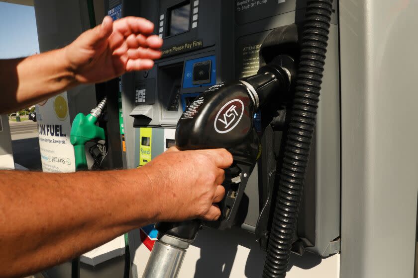 Los Angeles, California-Sept. 26, 2022- Gas prices are going up in Southern California on Sept. 26, 2022. A man fills his truck in Torrance, CA. He said he normally pays $70 to fill up, but today it's $130 on Sept. 26, 2022. (Carolyn Cole / Los Angeles Times)