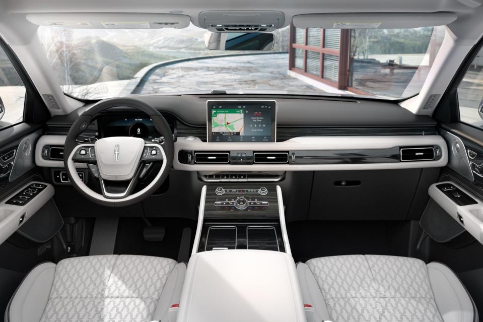 <p>2020 Lincoln Aviator</p>