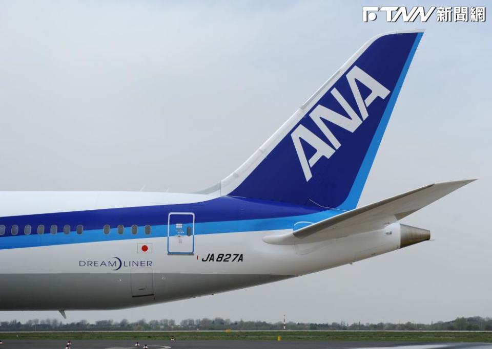 一位搭乘全日空（ANA）的女乘客班機被延誤了2小時，在登機後卻立刻收到了航空公司提供的「體貼補償」。（圖／美聯社）