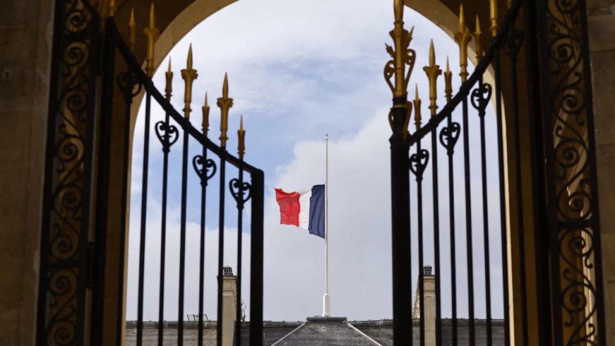 Ces maires refusent de mettre leurs drapeaux en berne après la mort d’Elizabeth II