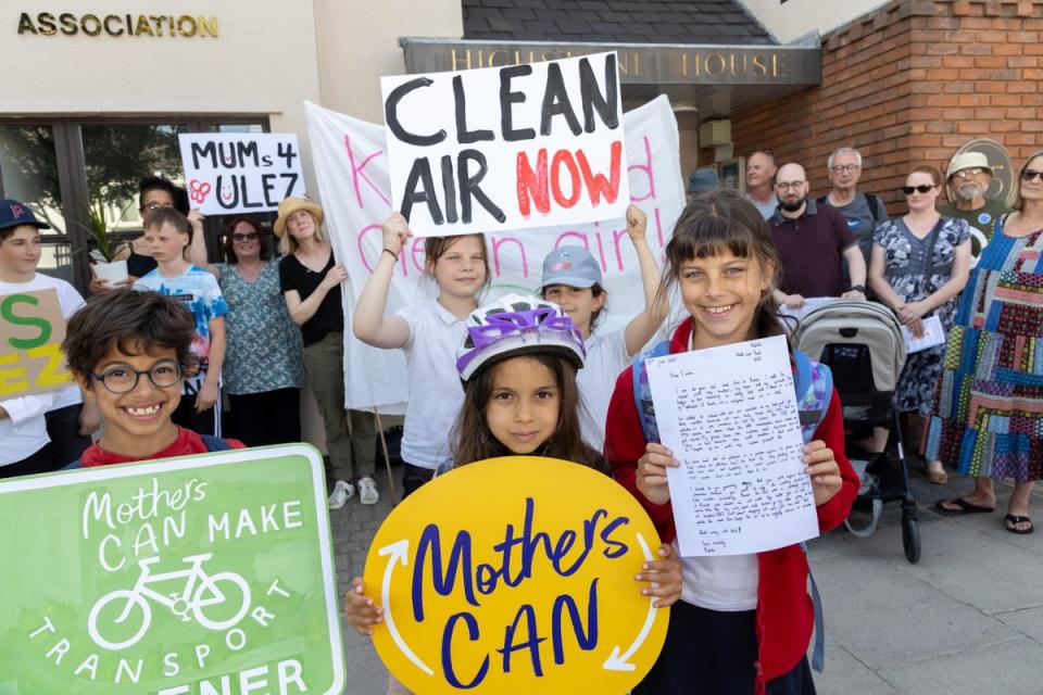 Parents and children held a protest outside Theresa Villiers MP’s office on Thursday (Jonathan Goldberg/Mums for Lungs)