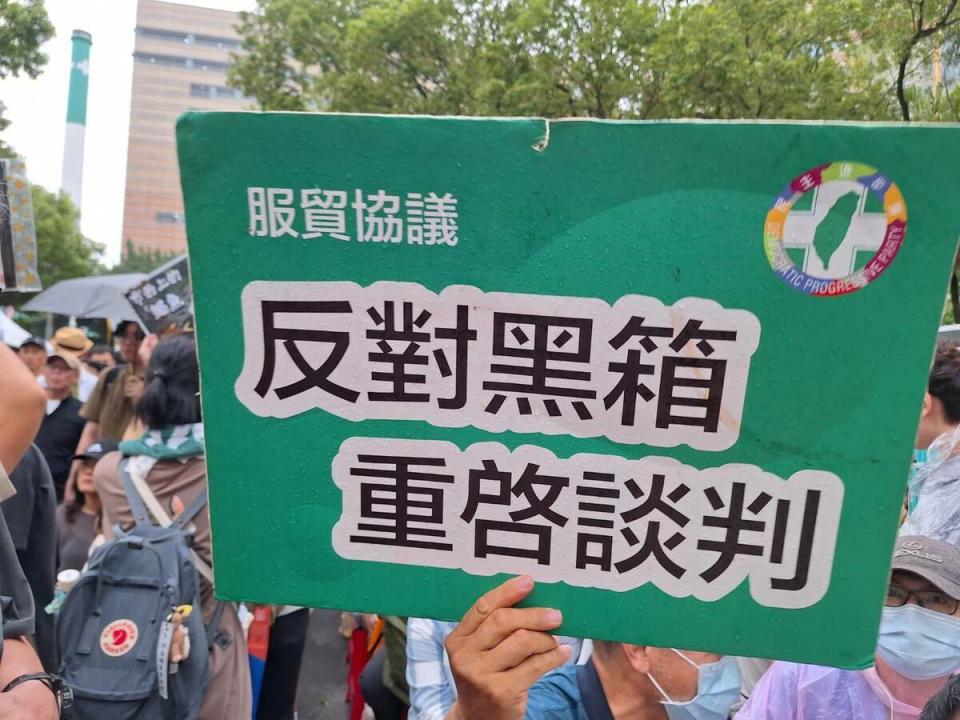 10年前學生發起太陽花學運，民進黨全力支持。   林保華拍攝