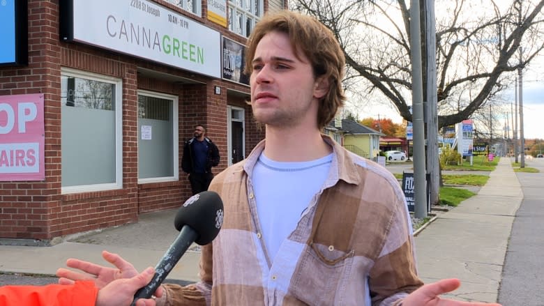 Residents fume as pot shops proliferate in Ottawa neighbourhoods