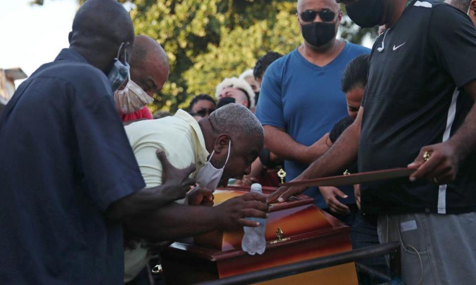 Neilton da Costa Pinto at the funeral of his son João Pedro Matos Pinto, 14.