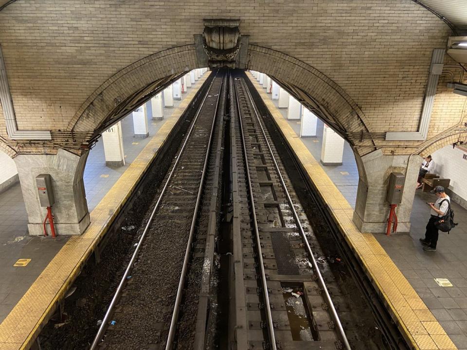 地鐵惡意傷害案不斷，六旬男子曼哈頓地鐵站內被人踢下月台。(記者許君達／攝影)