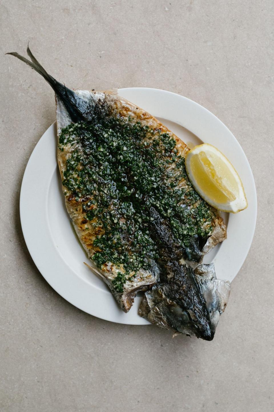 Freshly grilled fish at Oma (Gilles Draps)