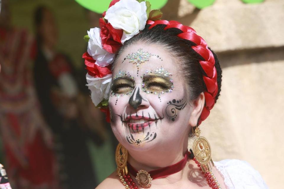 Consuelo Medina, una de los fundadores del KCC y del Ballet Folklorico Sol del Valle, durante la celebración del Dia de Muertos del 23 de octubre del 2022 en el Kings Cultural Center, en Armona.