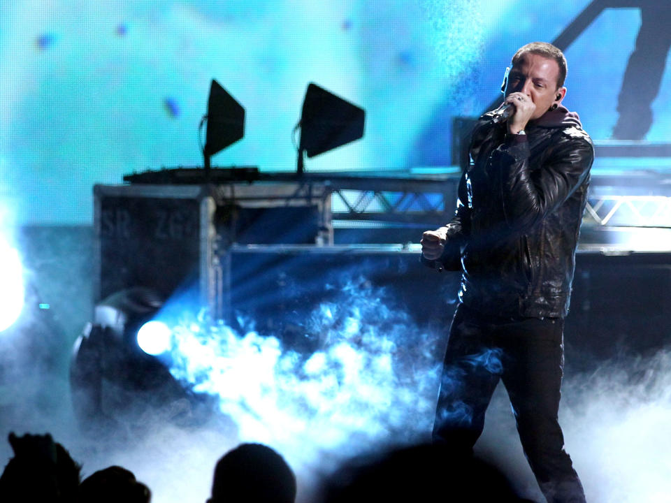 Chester Bennington from the band Linkin Park performs “Burn It Down” at the 40th Anniversary American Music Awards on Sunday, Nov. 18, 2012, in Los Angeles. (Photo by Matt Sayles/Invision/AP)