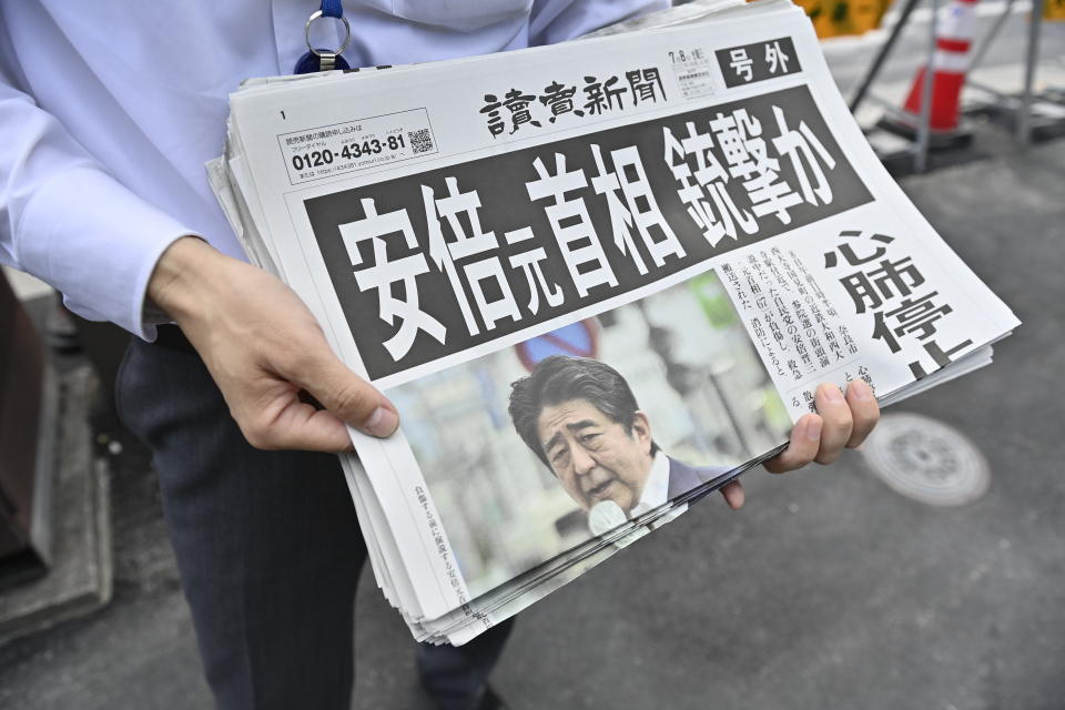 TOKYO, JAPAN - JULY 8 : A special edition of a Japanese national newspaper is distributed in the street on July 8, 2022 in Tokyo downtown, Japan, as Shinzo Abe, Former Prime minister of Japan, was shot on the morning the same day during a street meeting as he was support a LDP (Liberal Democratic Party) candidate of the ruling party at Nara city, Japan. (Photo by David Mareuil/Anadolu Agency via Getty Images)