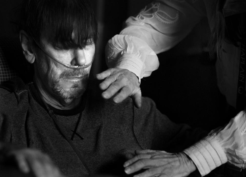 Chaplain Lauren Cetlin uses Reiki to help Jon O’Rourke at The INN Between in Salt Lake City on Thursday, Dec. 22, 2022. Reiki is based on gentle hand movements to reduce stress and promote healing. | Laura Seitz, Deseret News