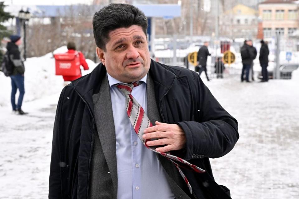 Lawyer Vadim Prokhorov arrives at Moscow city court prior to a hearing in the trial of Russian opposition activist Vladimir Kara-Murza in March 2023 (AFP via Getty)