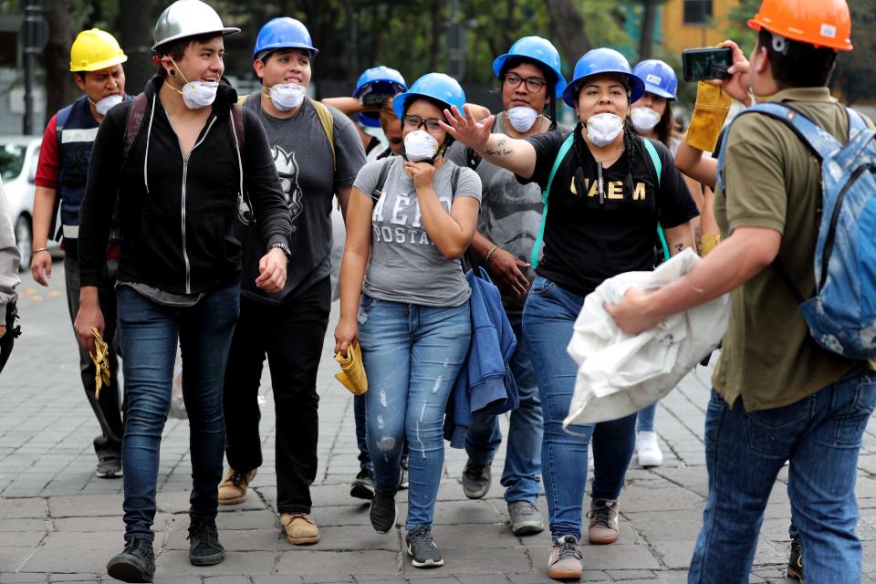 Mujeres heroínas: arriesgan su vida por el prójimo entre las ruinas del sismo