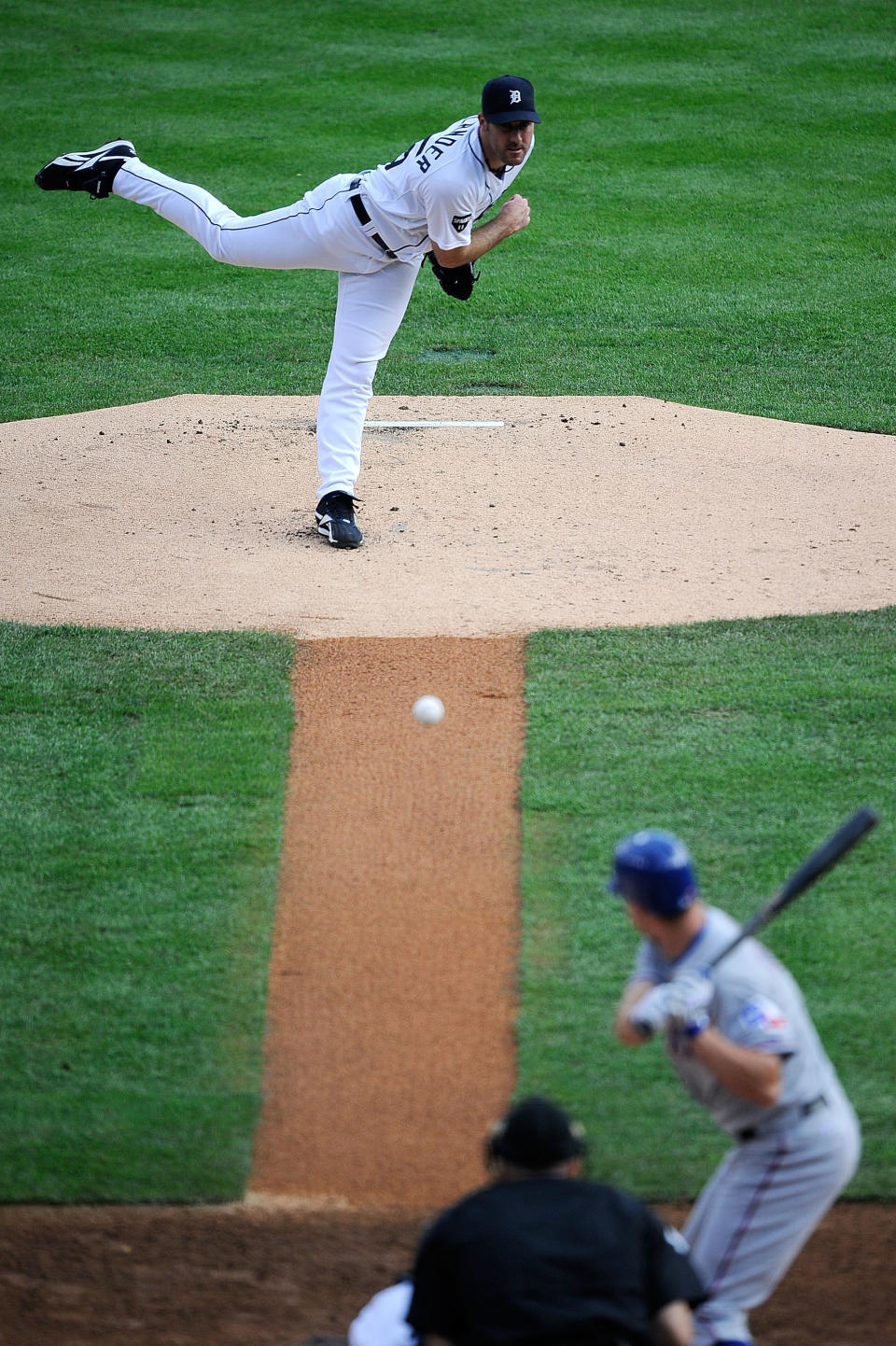 DETROIT, MI - OCTOBER 13: Justin Verlander #35 of the Detroit Tigers throws a pitch against the Detroit Tigers in Game Five of the American League Championship Series at Comerica Park on October 13, 2011 in Detroit, Michigan. (Photo by Kevork Djansezian/Getty Images)